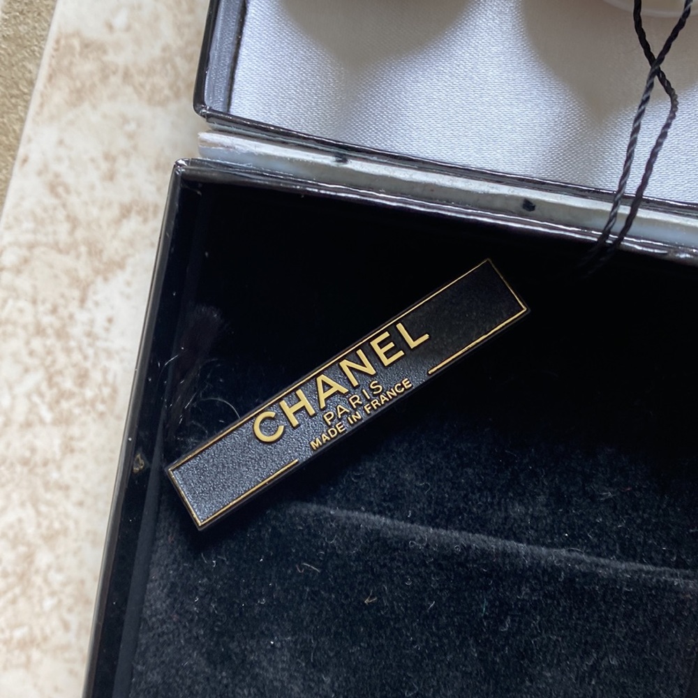 Vintage Chanel earrings - Picture 4 of 11